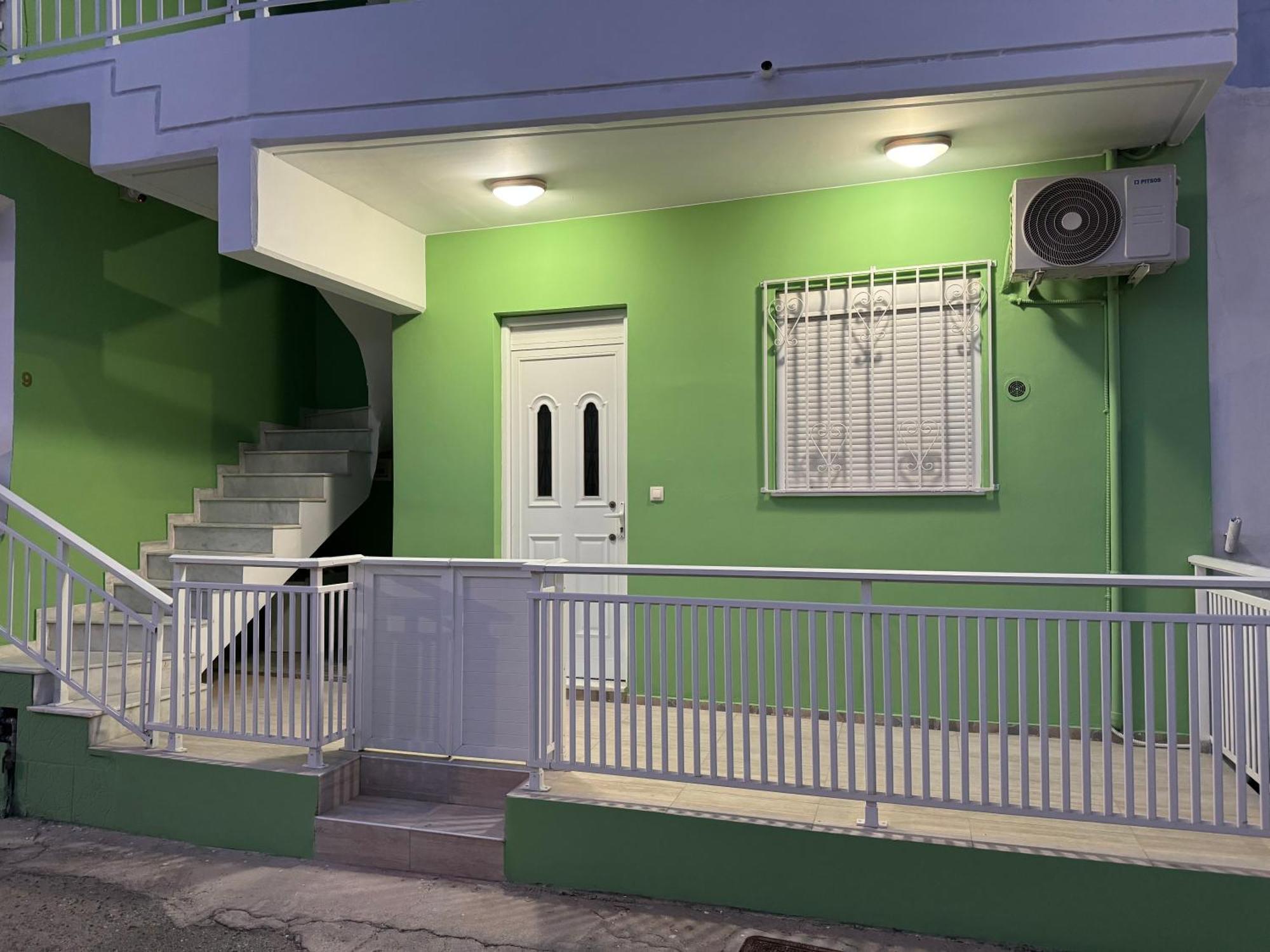 8 Street Studio.