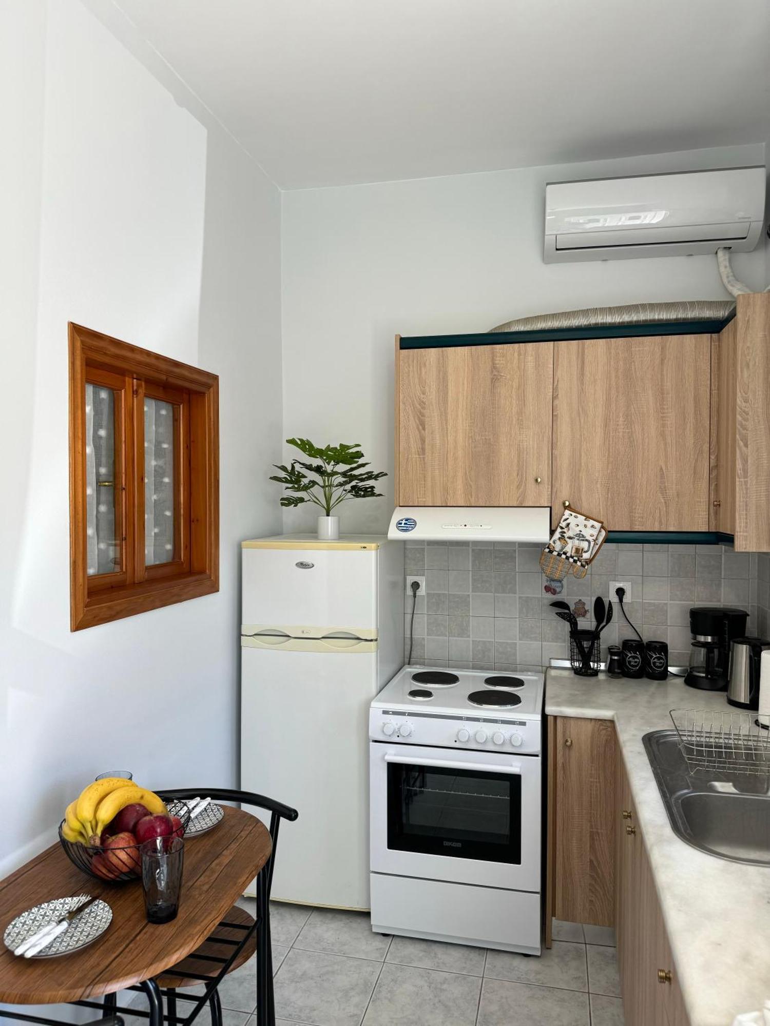 Apartment 8 Street Studio.