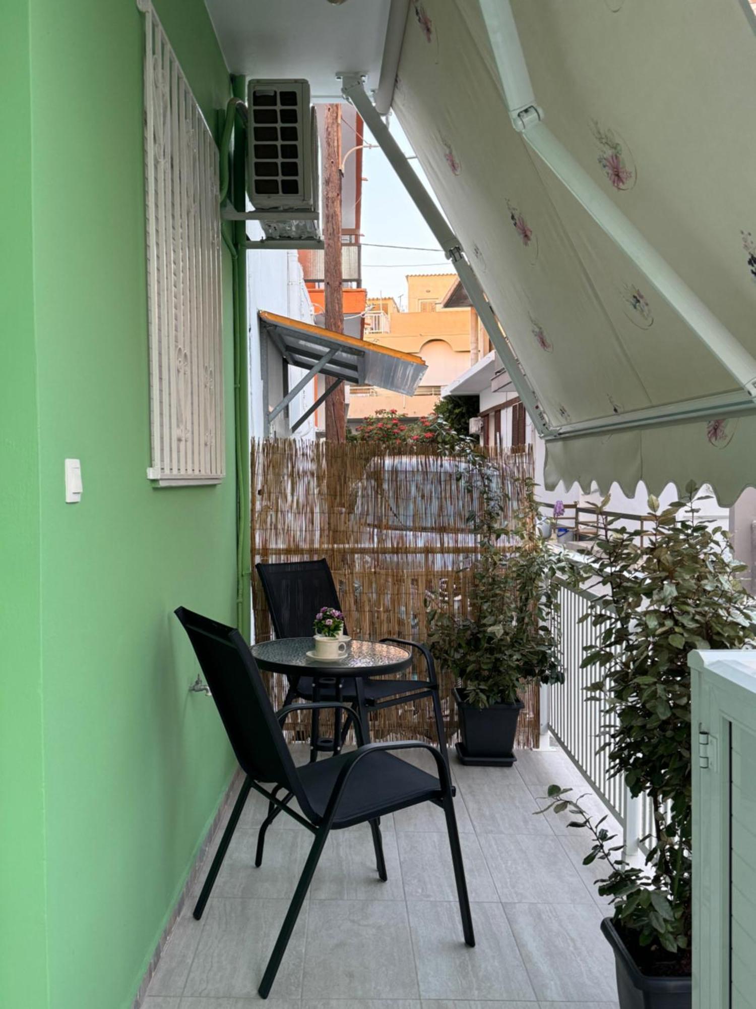 Apartment 8 Street Studio.