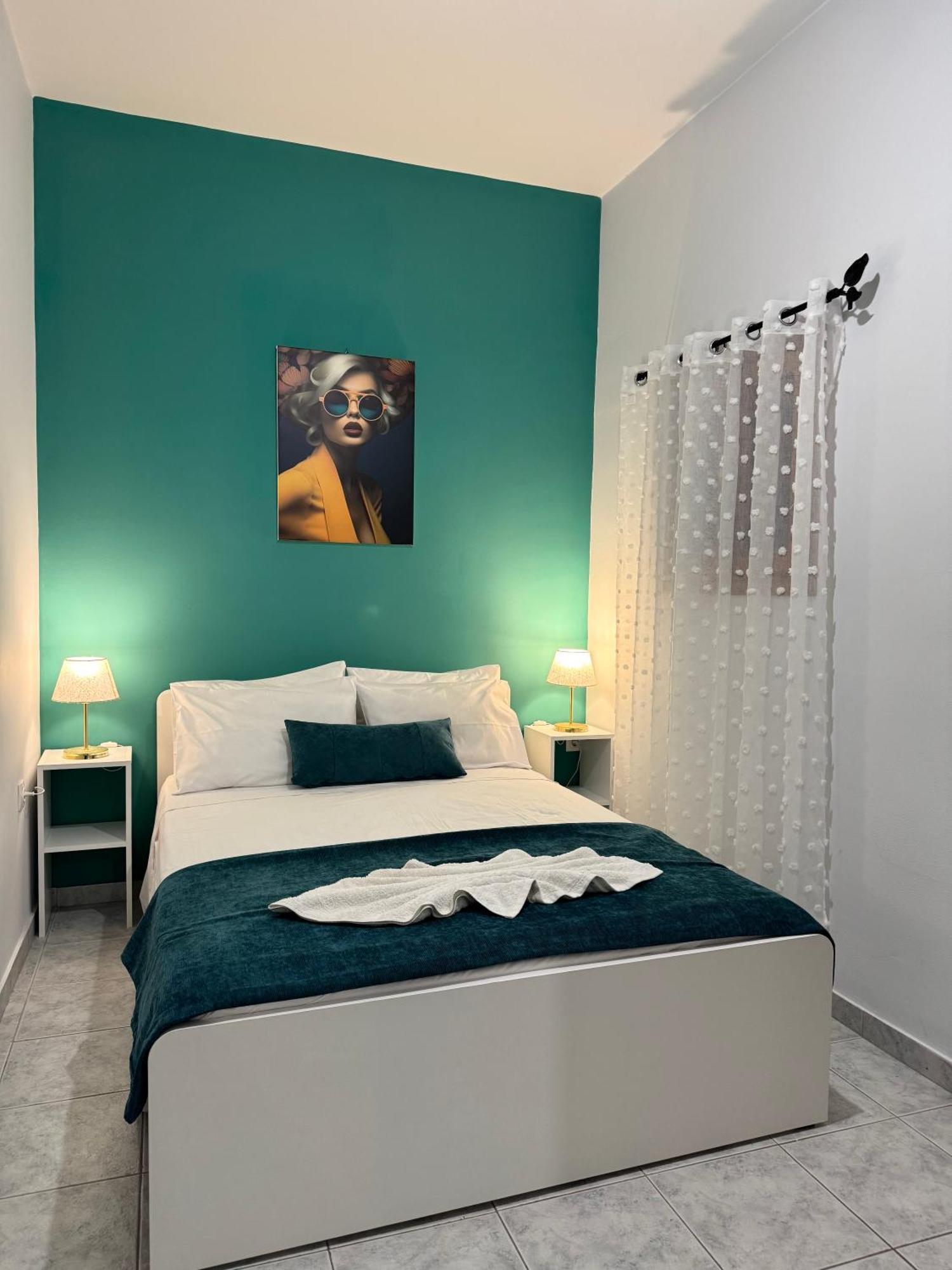 Apartment 8 Street Studio.