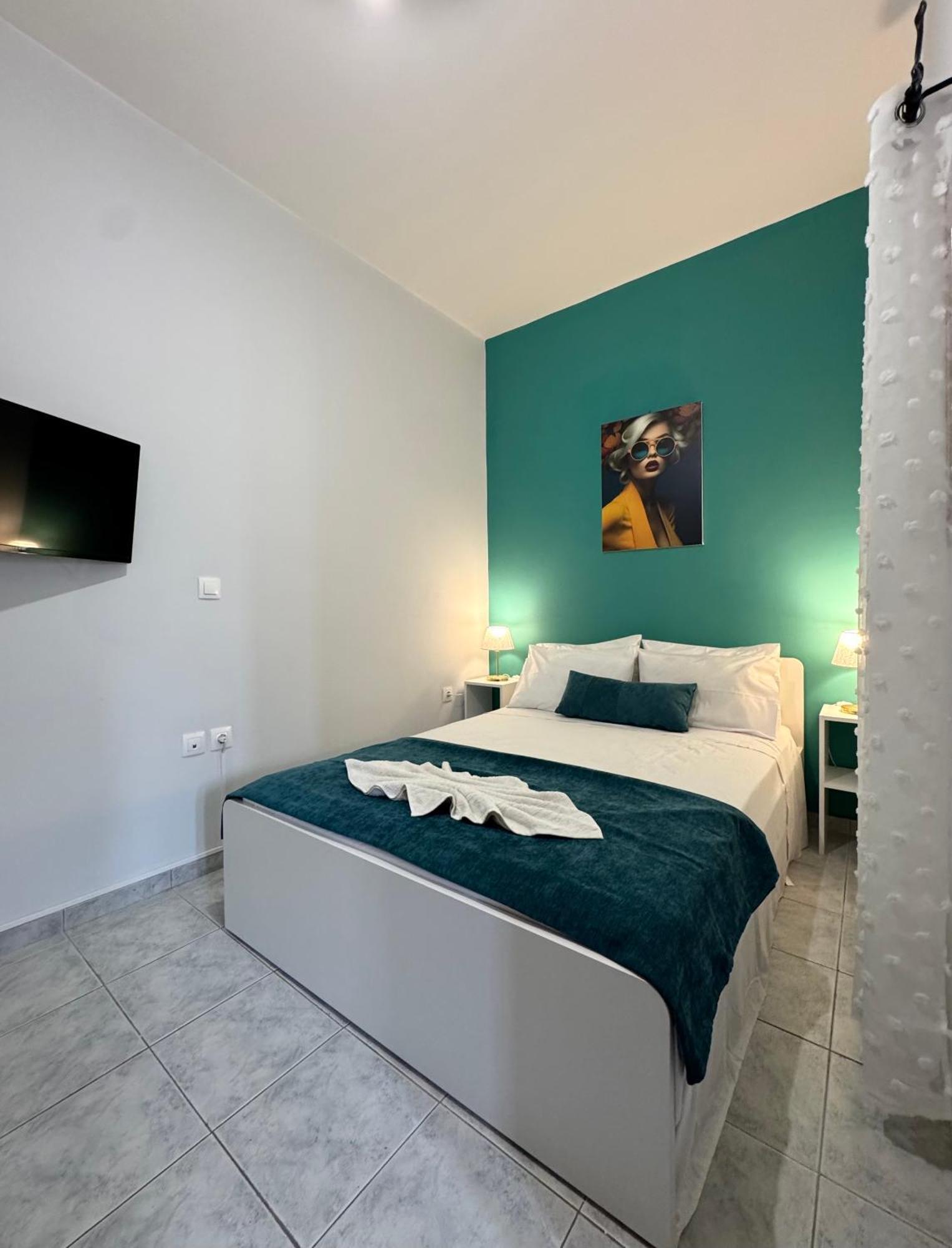 Apartment 8 Street Studio. *